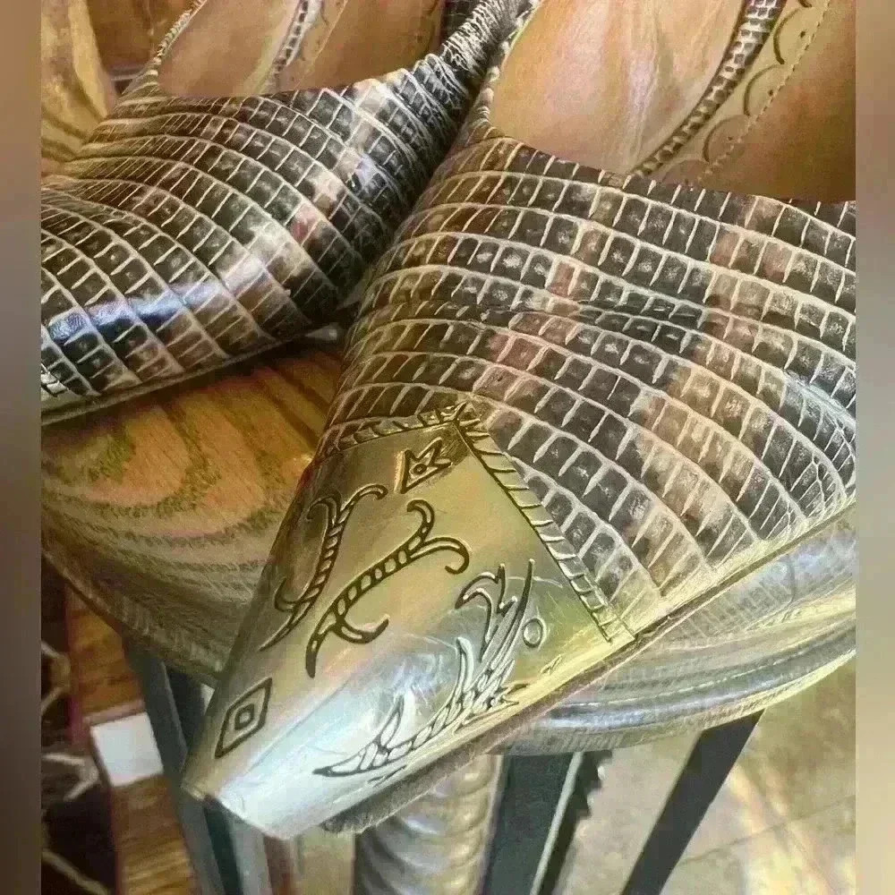 VINCE  snake embossed pumps. 8.5. Exc condition 4 inch heel silver toe a…
